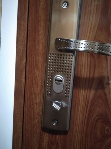 Kilincstörés ellen fix gomb kívülre