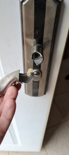 HiSec ajtó zárcsere, kilincs csere, ajtó átnézés